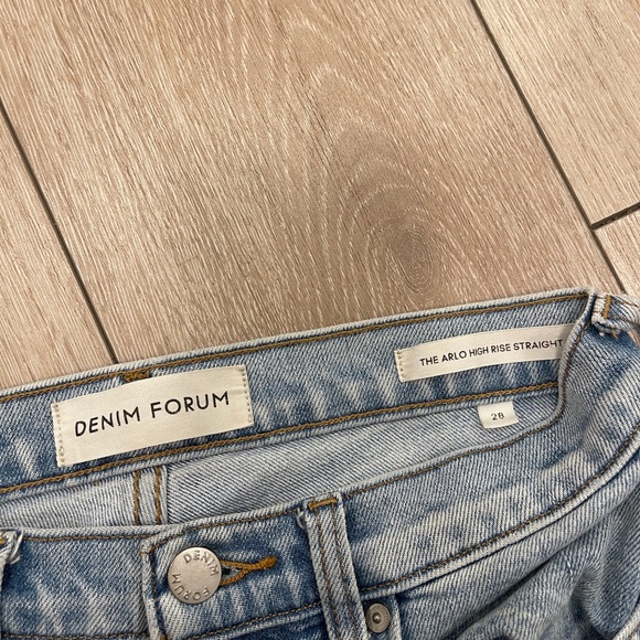Denim Forum Distressed Arlo Highrise Straight Size 28 👖⚠️see description - Picture 3 of 5